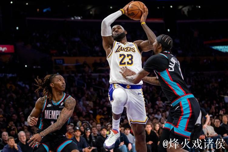 詹姆斯26+10助攻里程碑东契奇36+9 湖人主场逆转灰熊